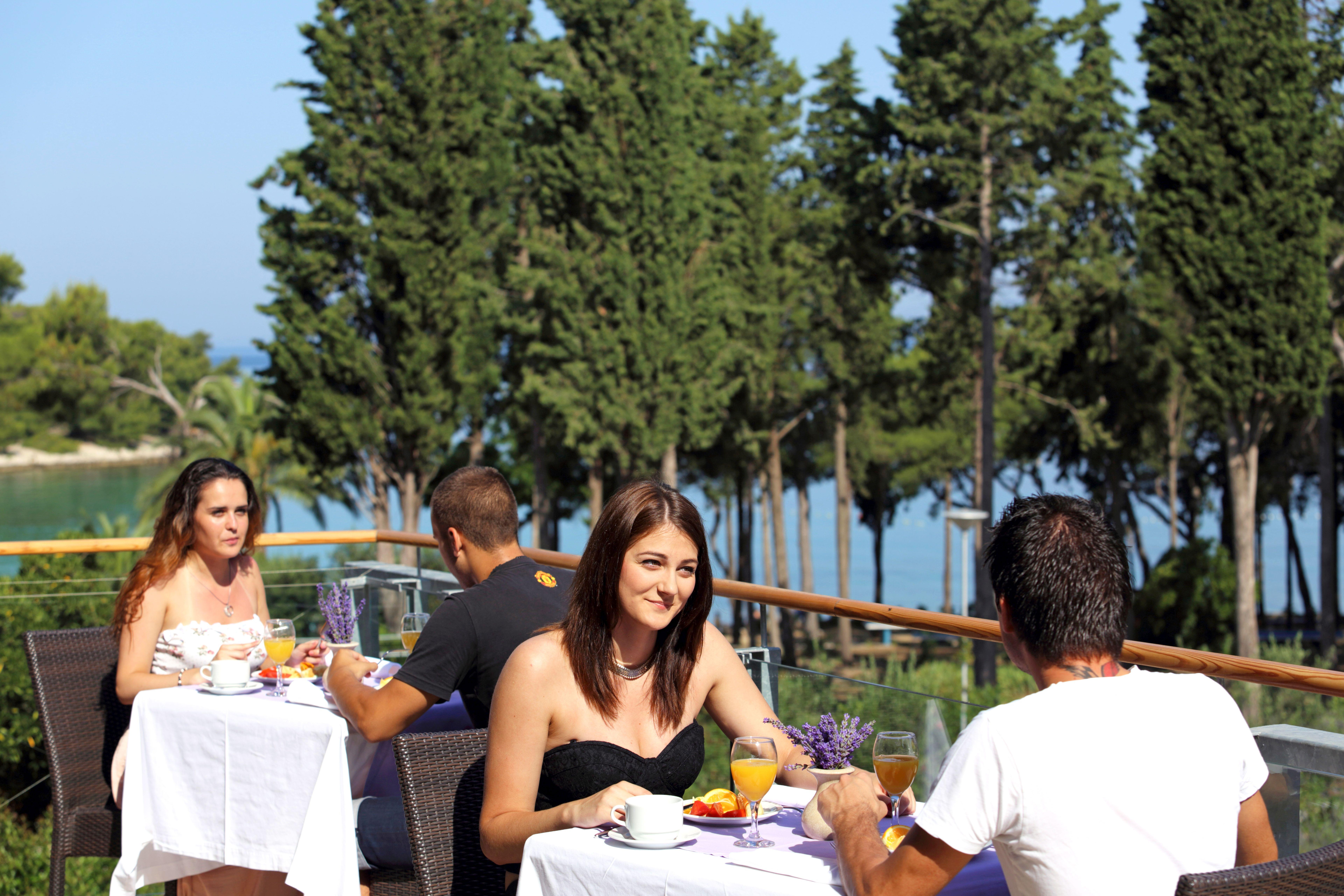 Aminess Vival Velaris Resort Супетар Екстериор снимка