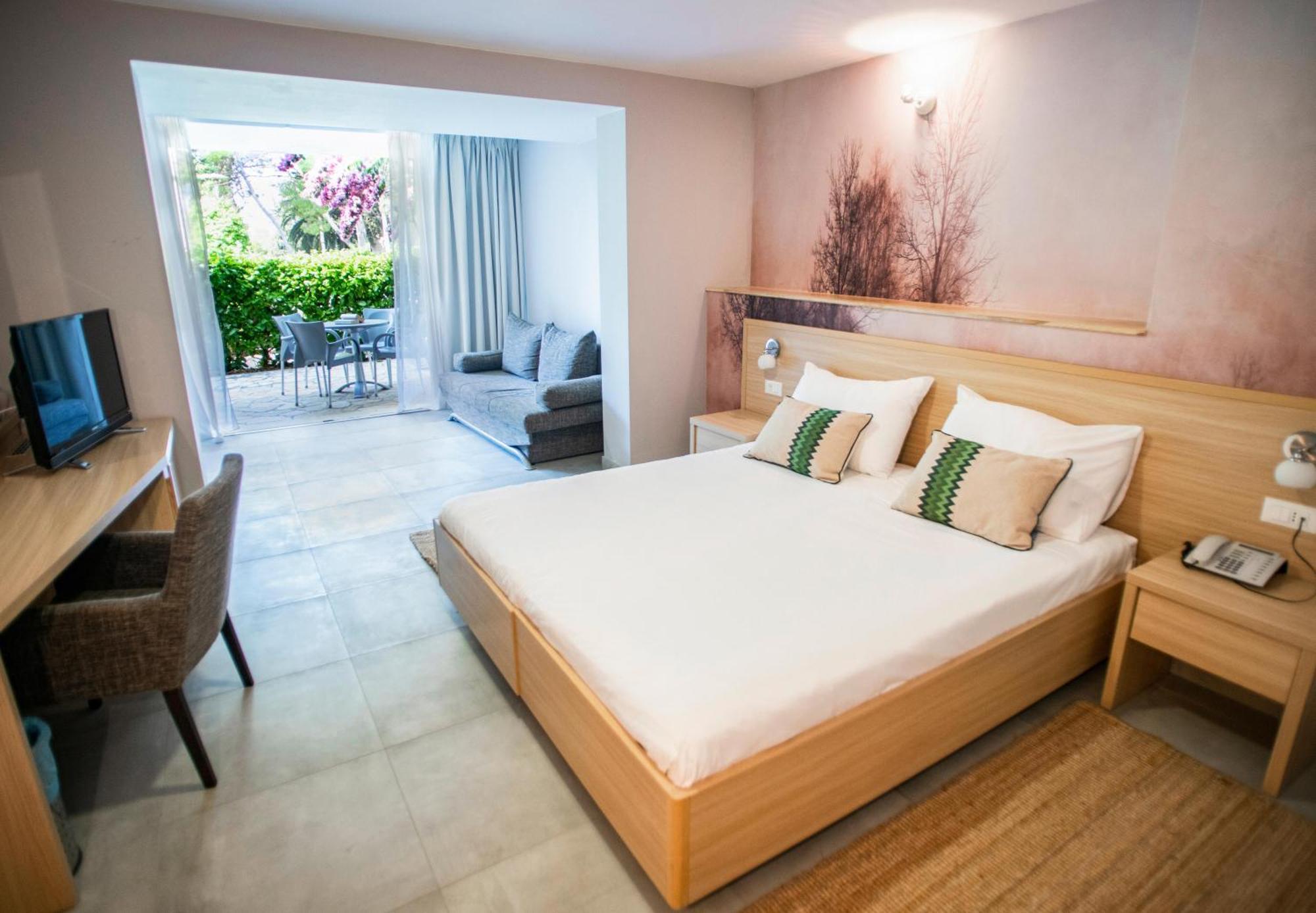 Aminess Vival Velaris Resort Супетар Екстериор снимка