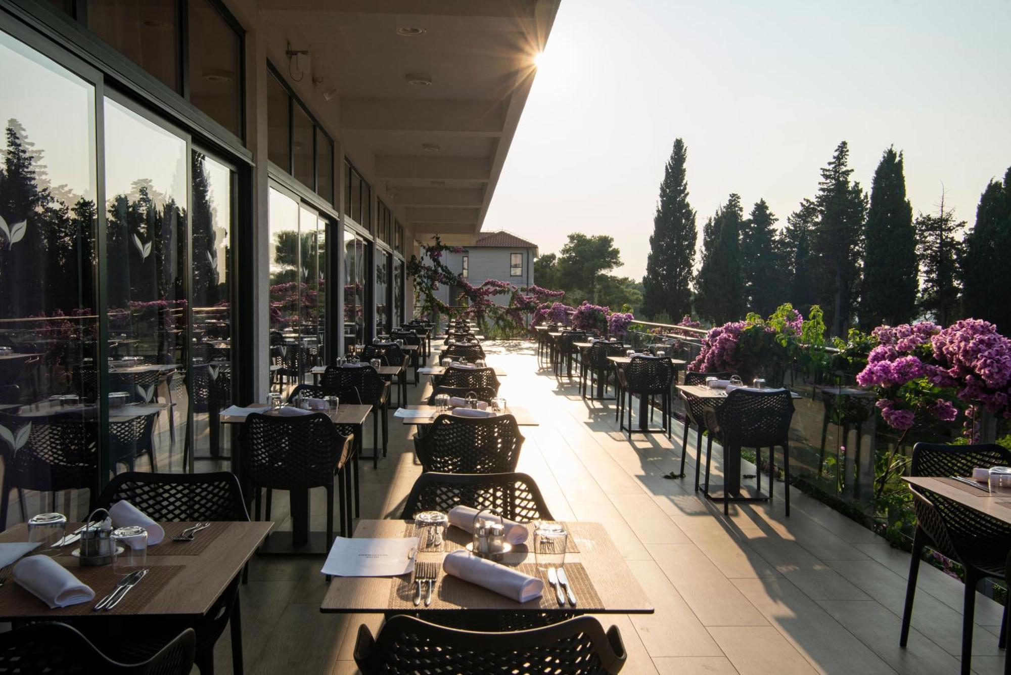 Aminess Vival Velaris Resort Супетар Екстериор снимка