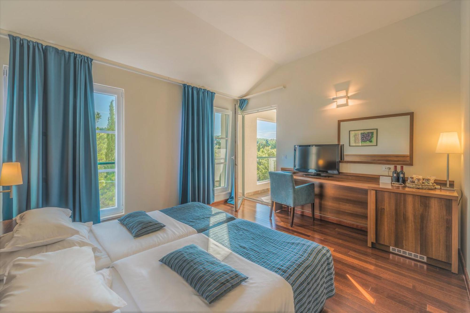 Aminess Vival Velaris Resort Супетар Екстериор снимка
