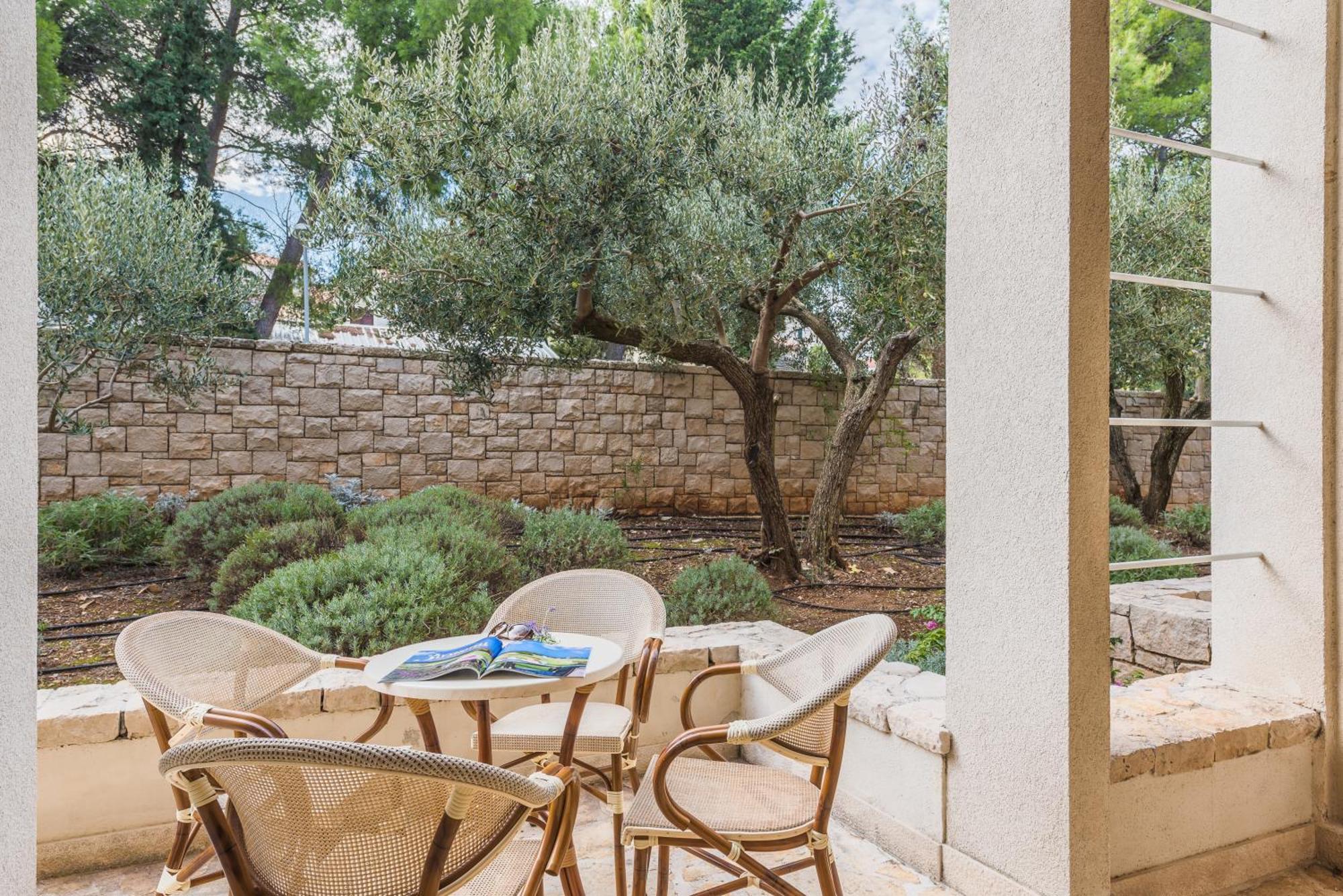 Aminess Vival Velaris Resort Супетар Екстериор снимка